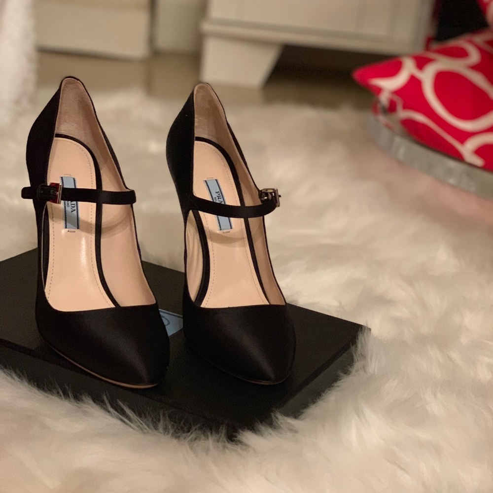 Prada black high heels (4inches)